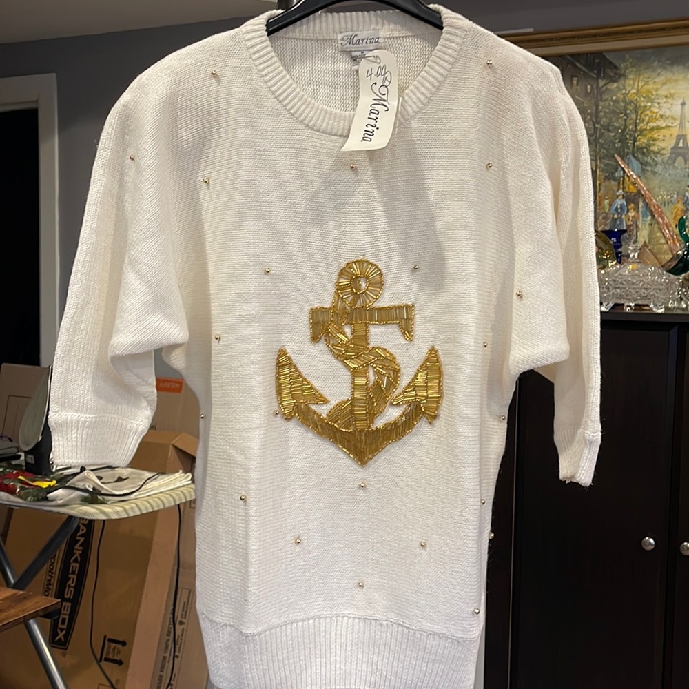 Beaded marina print white and gold knitted VTG sweater, size m. Credit neck.